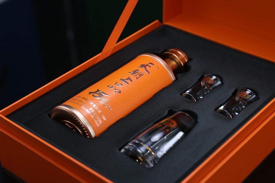 天朝上品·15年庆酒礼盒包装_副本.jpg